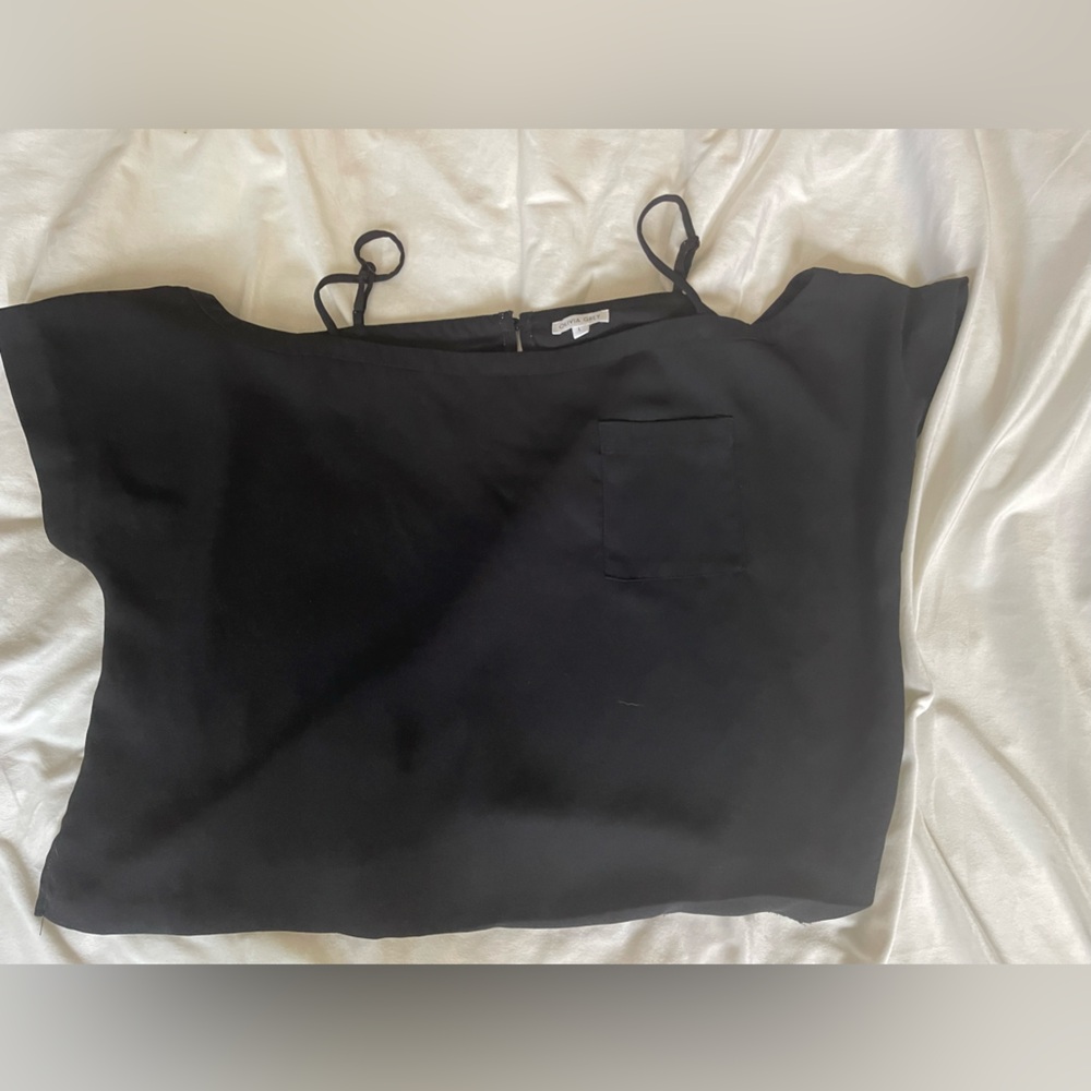 Elegant Black Dress Top with Sleek Design